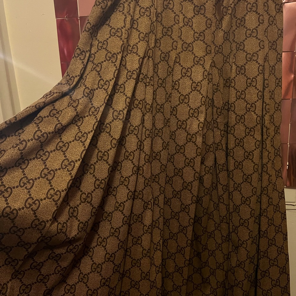 GUCCI Resort Collection Jumbo GG pleated Ladies Skirt !!! Cloth garment bag !!!
